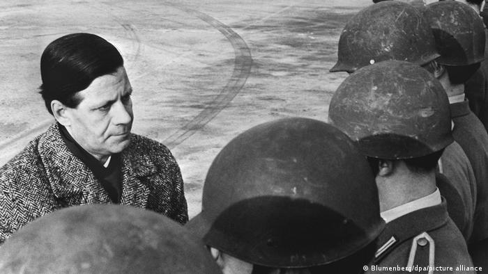 Helmut Schmidt with Bundeswehr soldiers in 1962